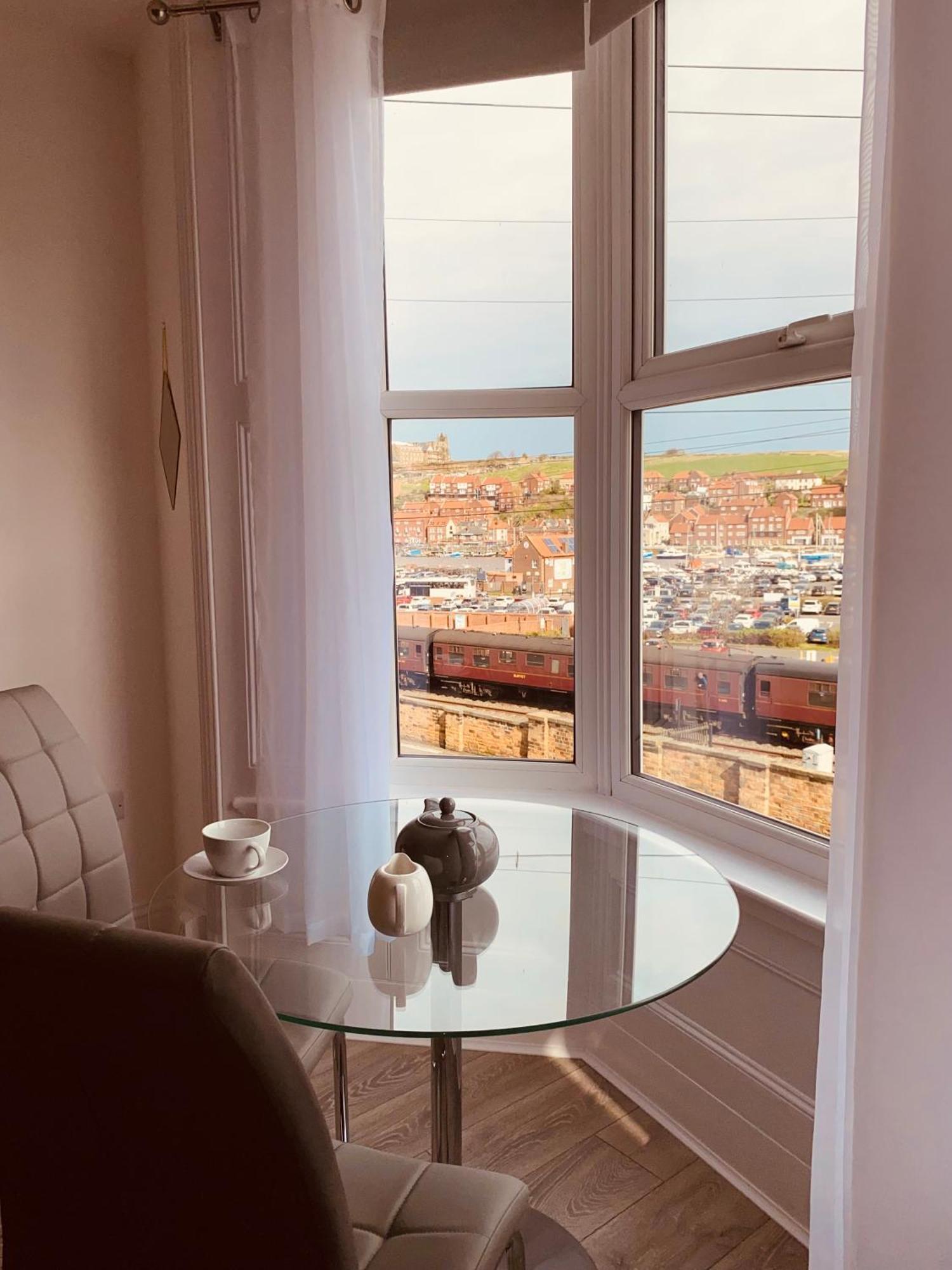 Tideway Apartment With Private Parking Space Whitby Eksteriør billede